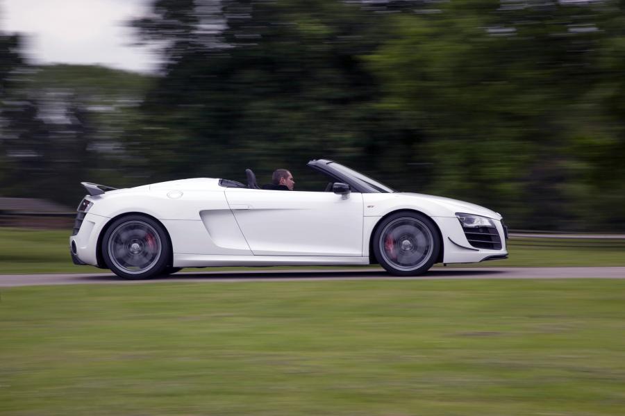  Audi R8 GT Spyder 2011 года  (UK) (фото 3 из 21)